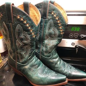 Cowboy boots-Wide calf